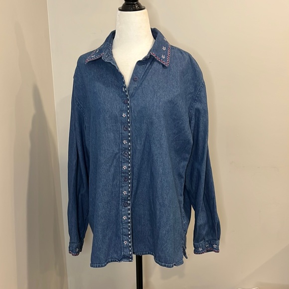 Northern Reflections Tops - Vintage Northern‎ Reflections Denim Floral Embroidered Button Down